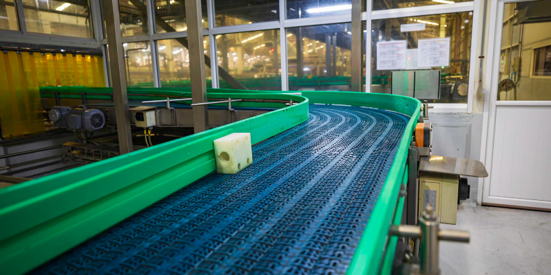 High-capacity shuttle conveyor improving throughput and operational efficiency in heavy industry plants